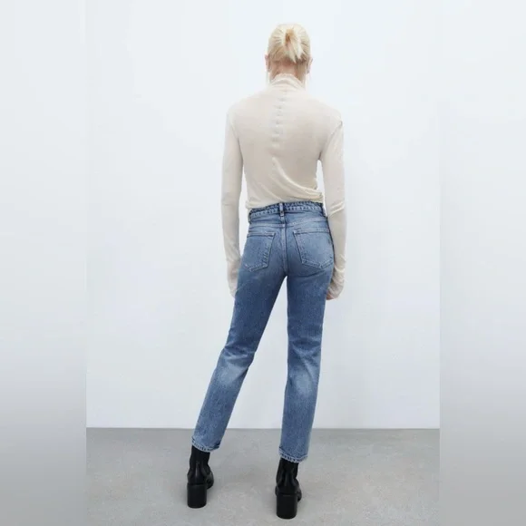 RIPPED SLIM ZARA JEANS size 6 US-light stretch fabric. High rise. Ripped detail. - Picture 4 of 8